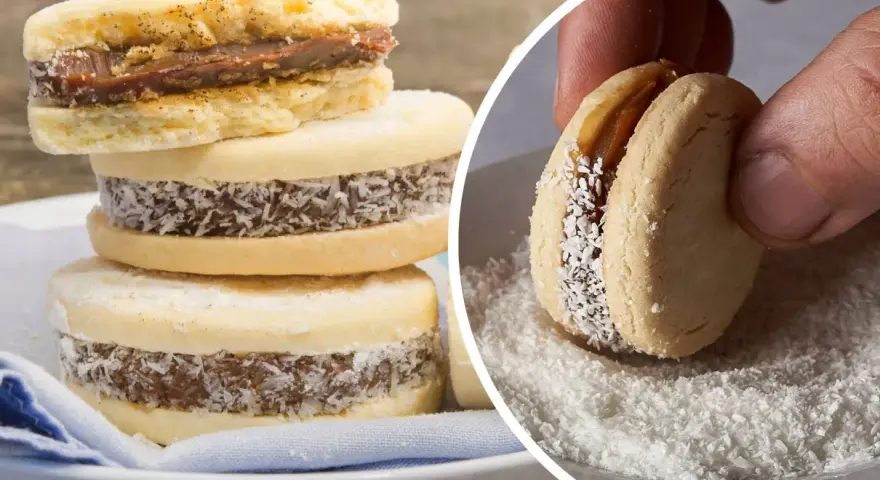 Pyszne Alfajores przepis: kruche ciasteczka przełożone kajmakiem i obtoczone w wiórkach kokosowych. Idealne na deser!