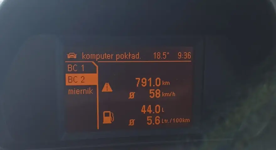 Opel Meriva 1.4: Ile paliwa w baku? Zasięg i triki na oszczędność