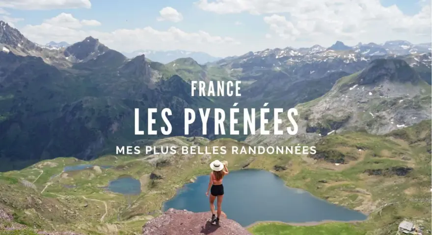 Vue panoramique des Pyrénées, avec des lacs d'altitude et une randonneuse. Parfait pour une randonnée boucle 4 jours Pyrénées.