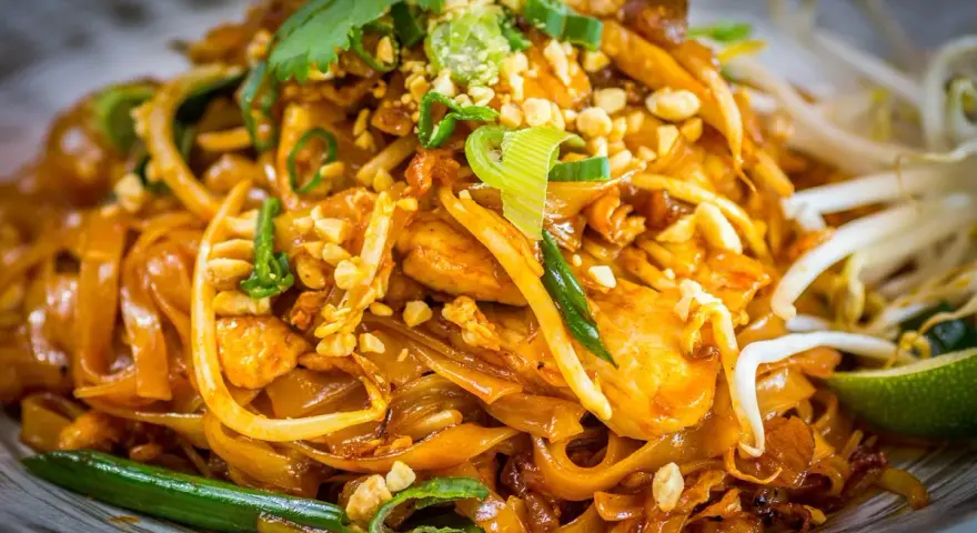 Jaki makaron do pad thai? Odkryj najlepszy wybór dla idealnego smaku