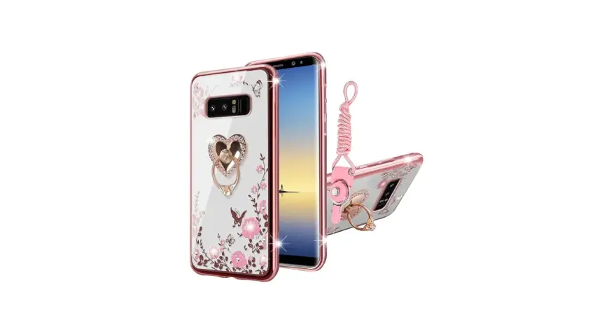 Ett transparent Samsung Galaxy Note 8 skal med rosa blommor, fjärilar och en hjärtformad ring med strass. Inkluderar en rosa handledsrem.