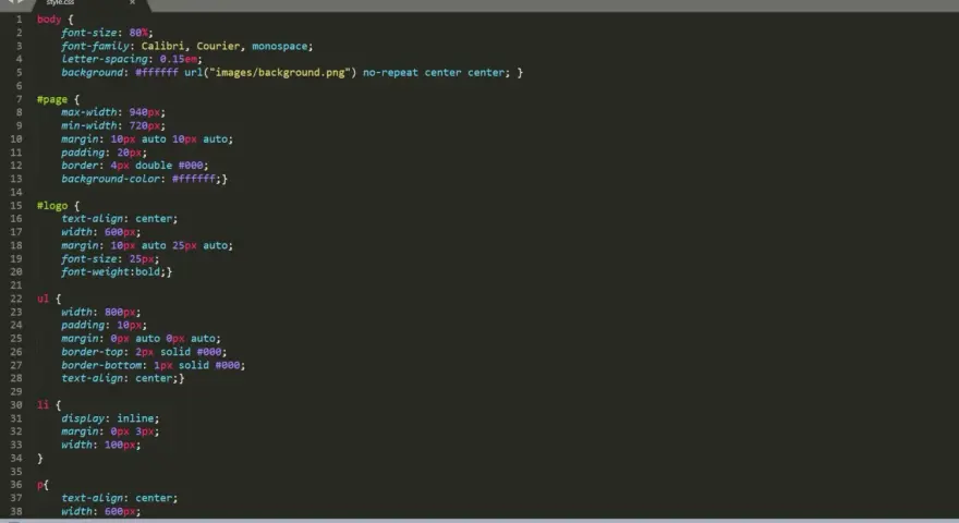 Kod CSS dla strony: body ma font-size 80%, font-family Calibri, Courier, monospace. #logo ma font-size 25px.