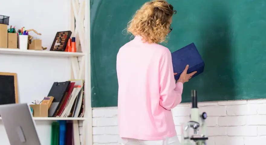 Czy pedagog szkolny może być wychowawcą klasy? Oto, co musisz wiedzieć