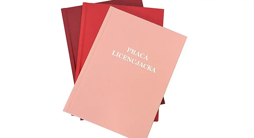 Trzy oprawione prace licencjackie w odcieniach czerwieni i różu, gotowe do drukowania.