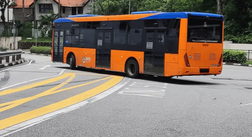 Ile pali autokar na 100 km? Zaskakujące dane i oszczędności