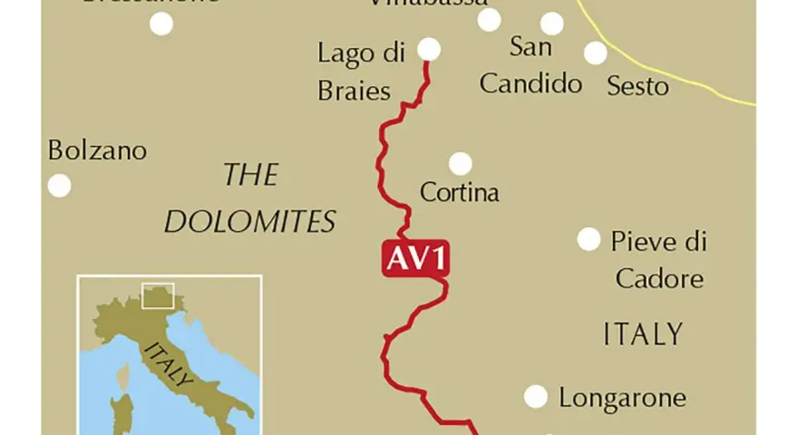 Mappa dell'Alta Via 1 Dolomiti, con il percorso rosso che attraversa laghi e città come Braies, Cortina e Belluno.