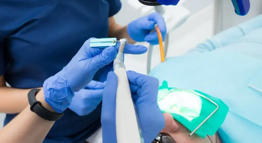 Ile kosztuje dentysta w Niemczech? Zaskakujące ceny i ubezpieczenie