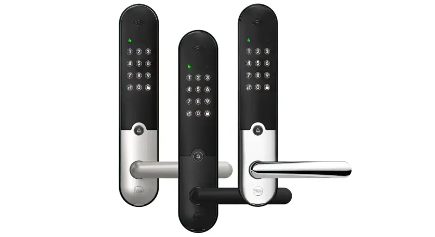 Tre digitala dörrlås från Yale, med tangentbord och handtag. Perfekt för dig som vill byta masterkod på din Yale Doorman för ökad säkerhet.