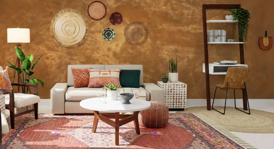 Salón acogedor con sofá beige, alfombra de estilo bohemio y adornos de pared circulares. Predominan los colores cálidos, creando un ambiente hogareño.