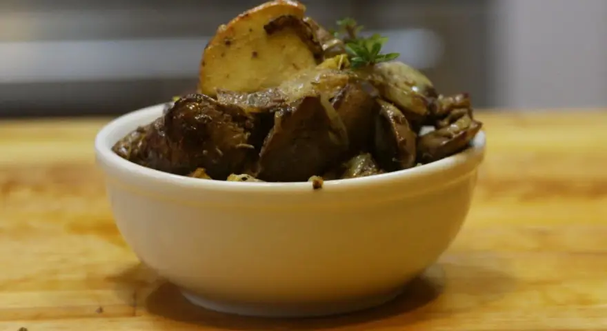 Jak przyprawić wątróbkę, by zyskała wyjątkowy smak i aromat