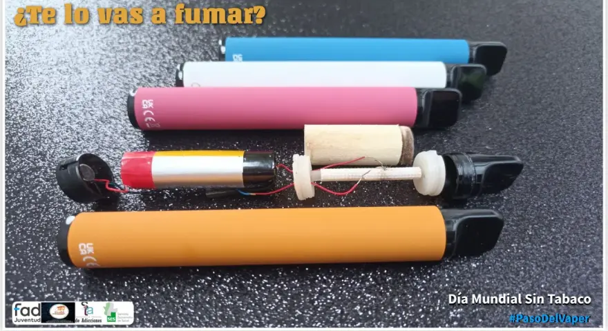 Vapers de colores desarmados, mostrando batería y resistencia. ¿Te lo vas a fumar? Reflexión sobre los beneficios de vapear. #PasoDelVaper