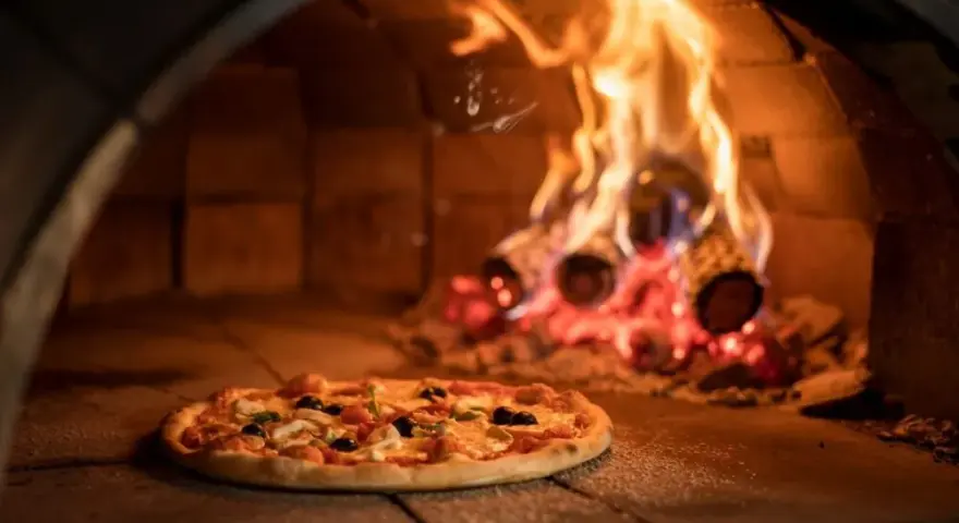 Pizza: Jaka temperatura pieczenia? Sekret chrupiącego ciasta!
