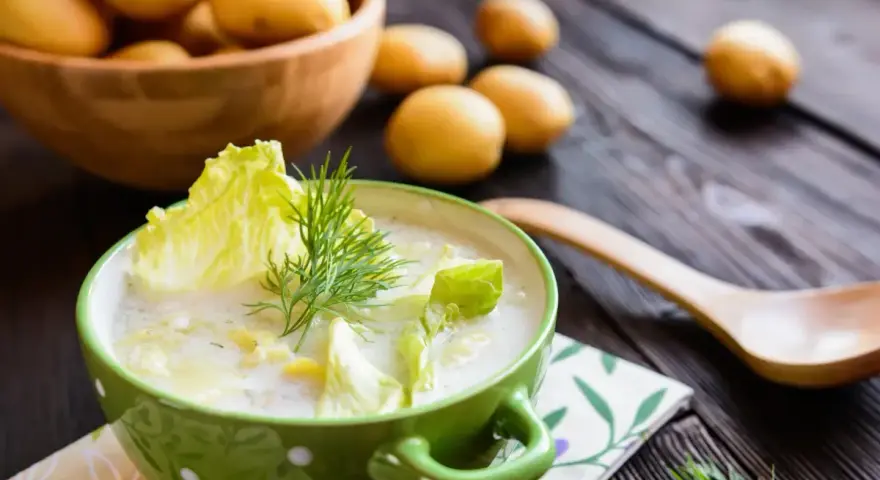 Sopa de lechuga: ¿Te atreves con la receta fácil y relajante?