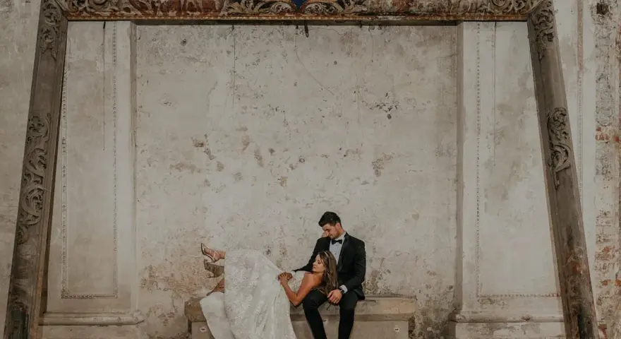 Para dowoduje, że warto zainwestować w fotografa i kamerzystę na wesele, by uchwycić takie chwile.