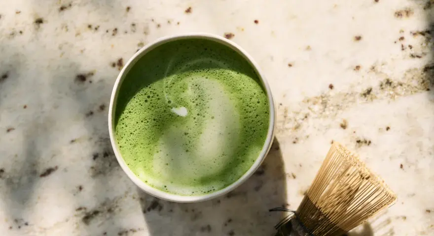 Matcha Latte: Smak, zdrowie i przepis. Czy zastąpi kawę?