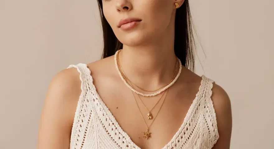 Czy chokery są modne? Odkryj najnowsze trendy i style biżuterii