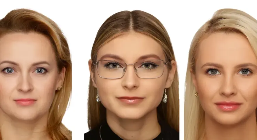 Trzy kobiety w zbliżeniu. Zastanawiasz się, jak się ubrać do zdjęcia do dowodu? Postaw na klasykę i stonowane kolory.