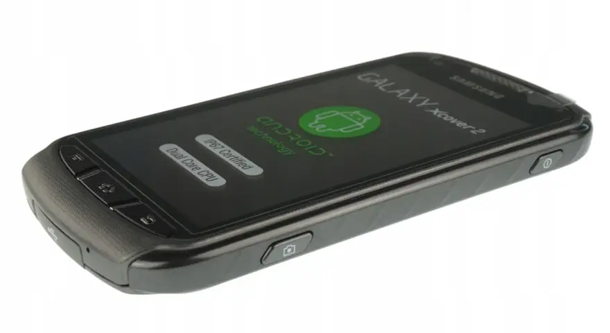 Wytrzymały smartfon Samsung Xcover 2 z ekranem, na którym widnieje logo Androida i informacja o certyfikacie IP67.