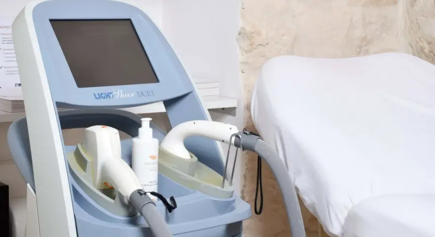 Profesjonalny Light Sheer Duet laser do depilacji. Opinie potwierdzają jego skuteczność i bezpieczeństwo.