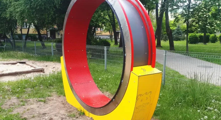 Ile kosztuje karuzela na plac zabaw? Ceny, porównania i modele