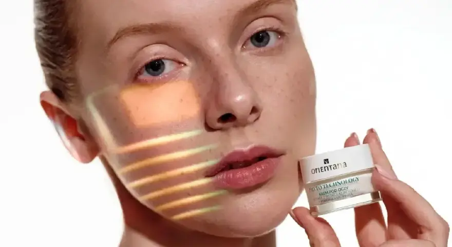 Krem pod oczy z retinolem i moringą. Dowiedz się, z czym łączyć retinol, by uzyskać najlepsze efekty.