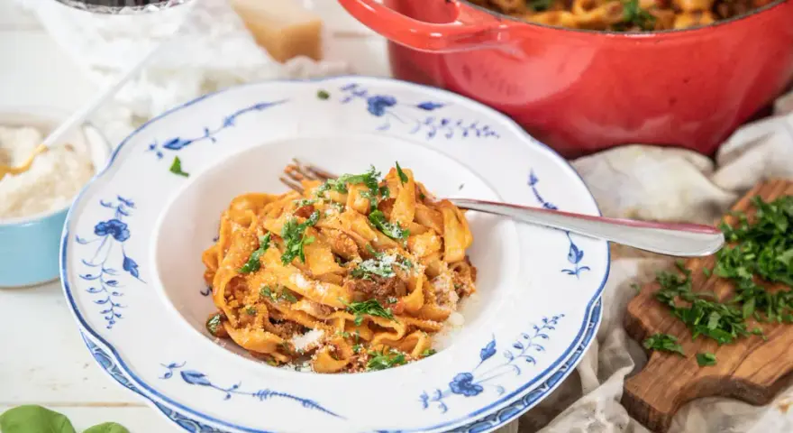 Jak przygotować idealne spaghetti ragu – różnice i przepisy