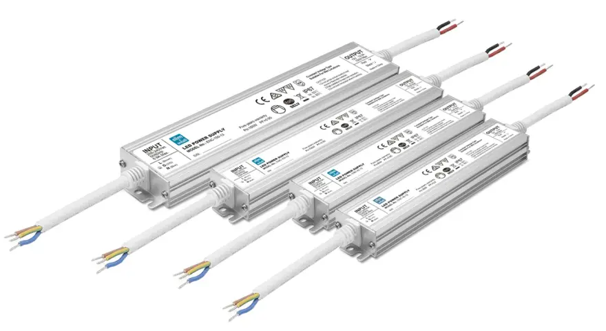 Zasilacze LED w różnych rozmiarach, pomocne przy pytaniu jak dobrać transformator do LED.