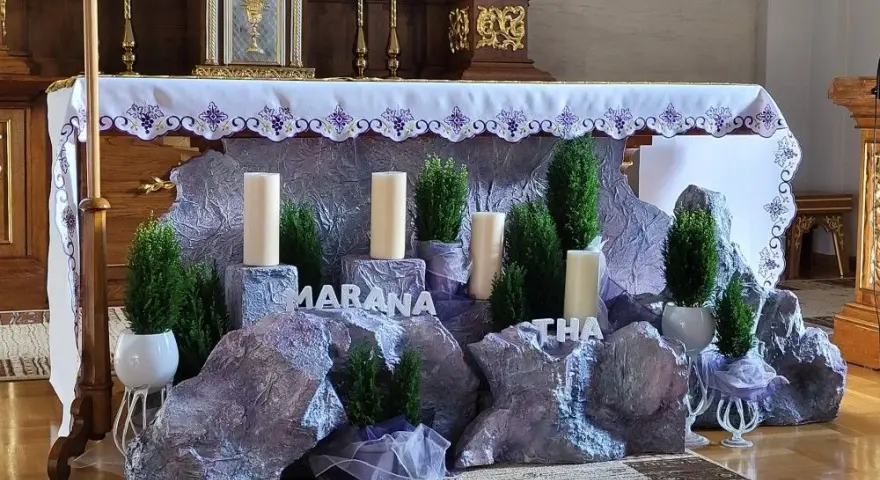 Jak udekorować kościół na Adwent? Praktyczny przewodnik