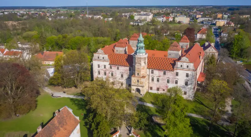 Zamek w Niemodlinie zdjęcia – odkryj piękno tej historycznej rezydencji