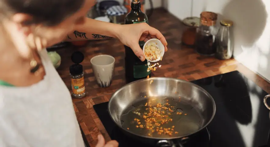 Jak podgrzewać catering dietetyczny? Smak i bezpieczeństwo!