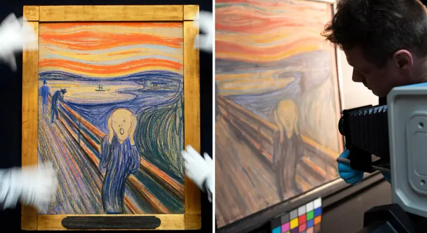 En man fotograferar Edvard Munchs ikoniska "Skriet". Konstverket med sin skräckslagna figur och dramatiska himmel visas i två delar.