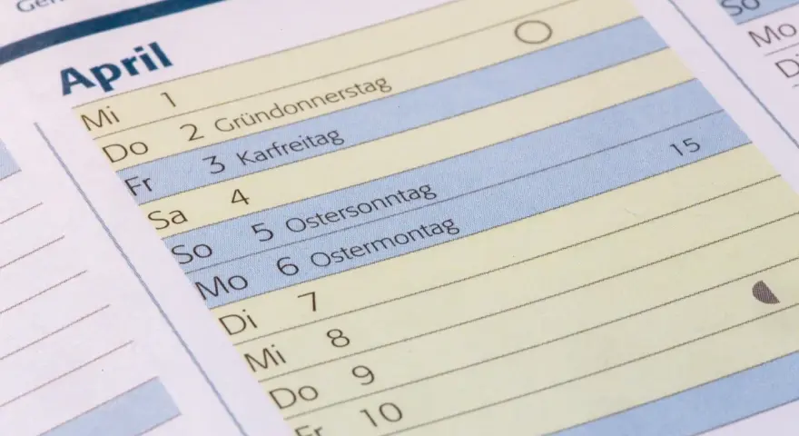 Kalenderblatt April mit Feiertagen wie Karfreitag, Ostersonntag und Ostermontag.