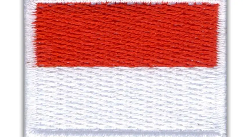 Naszywka z flagą Monako, czerwono-biała, gotowa do przyszycia.