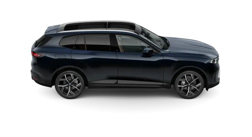 Eleganckie, nowe BMW X5 w ciemnogranatowym kolorze, z panoramicznym dachem i stylowymi felgami, gotowe na każdą podróż.