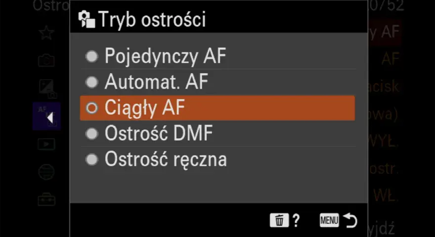 Menu aparatu z opcją "Ciągły AF" jako wybranym trybem ostrości.
