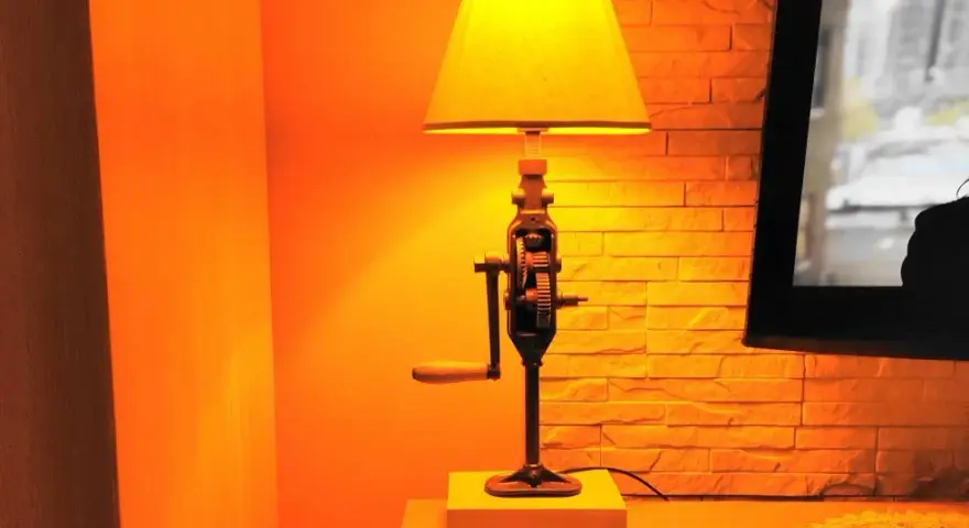 Twórz unikalne lampki DIY: inspiracje i proste projekty do samodzielnego wykonania