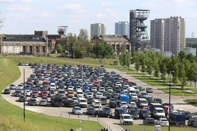 Czy niepełnosprawni płacą za parking w Katowicach? Sprawdź zasady.