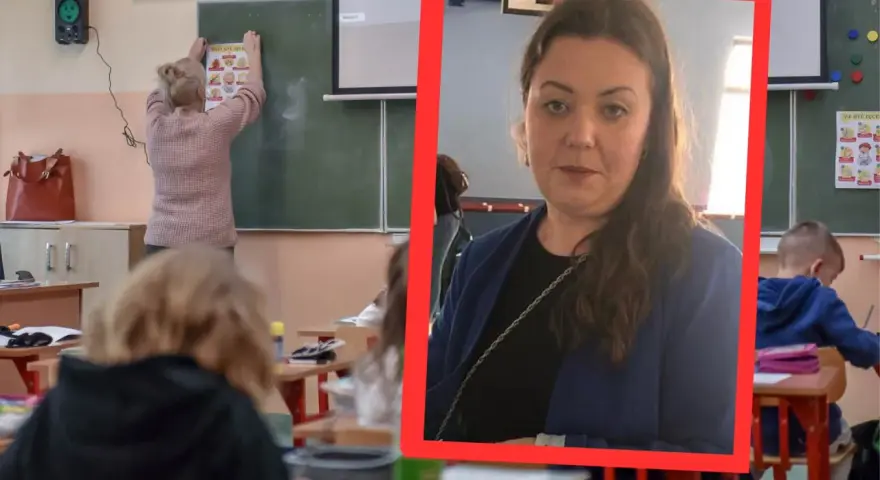 Nauczycielka pomaga uczniom z problemami z matematyką. W tle widać dzieci siedzące w ławkach.