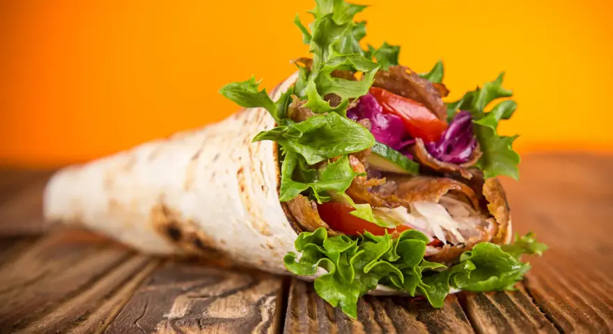 Kebab: Co naprawdę jesz? Składniki, jakość, wybór.