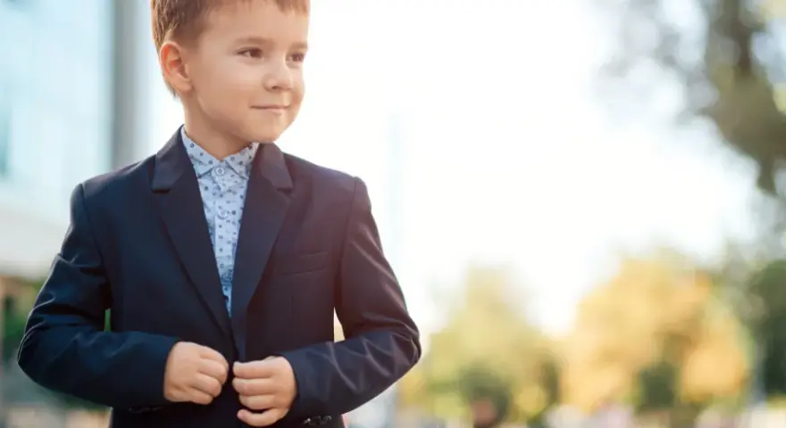 Jak ubrać chłopca na komunię jako gość, by wyglądał elegancko i wygodnie