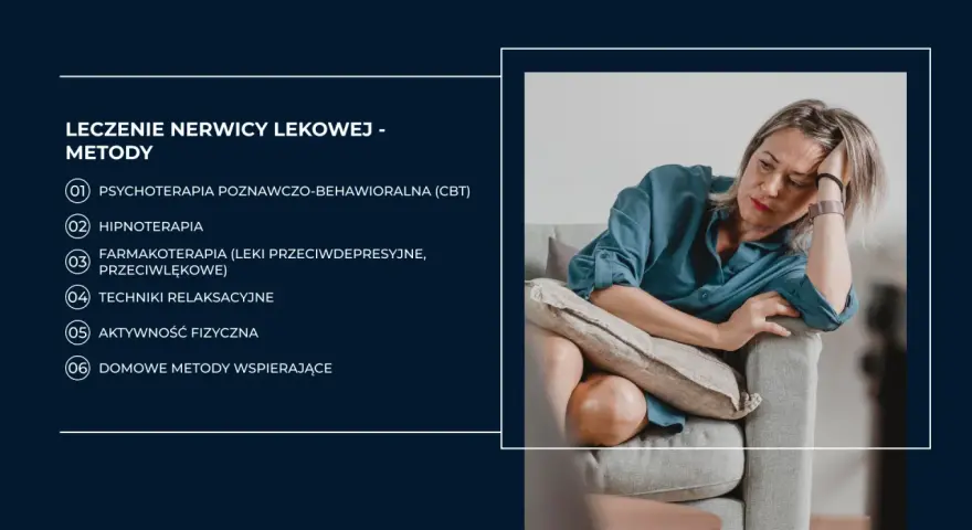 Kobieta siedząca na kanapie z ręką na czole, wygląda na zmartwioną.