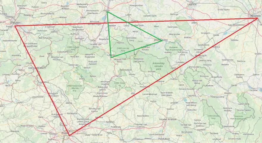 Gdzie są góry izerskie? Mapa pokazuje Karkonosze, Góry Izerskie i inne pasma górskie w Polsce, Czechach i Niemczech.