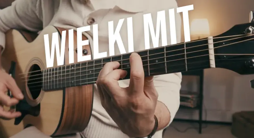 Ręce grające na gitarze, tekst "WIELKI MIT" sugeruje, że samodzielna nauka gry na gitarze jest możliwa.