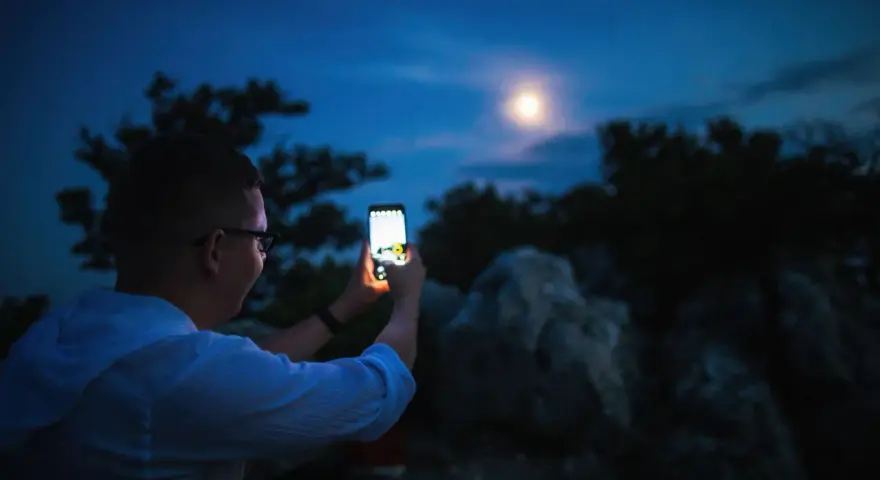 Zdjęcie Księżyca bez białej plamy? Poradnik smartfon/aparat!