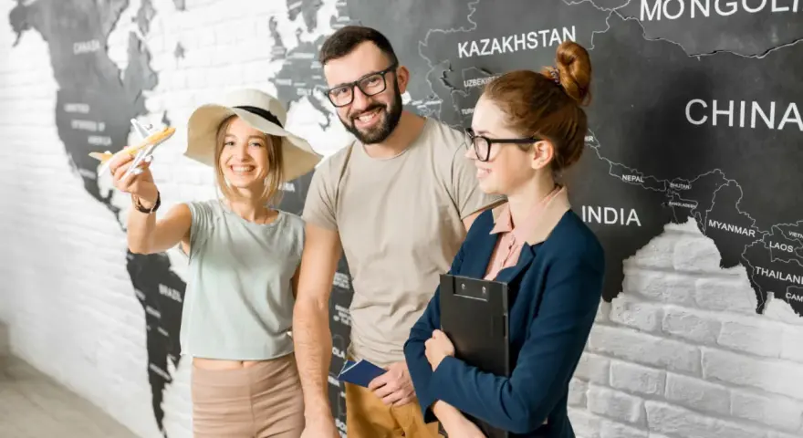 Ile zarabia właściciel biura podróży? Fakty, które musisz znać