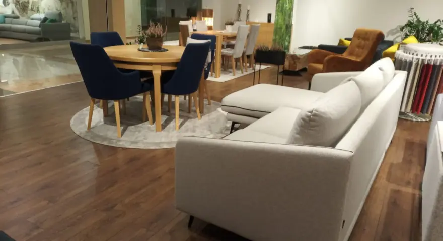 Ile osób pomieści stół okrągły 180 cm? Zaskakujące odpowiedzi!