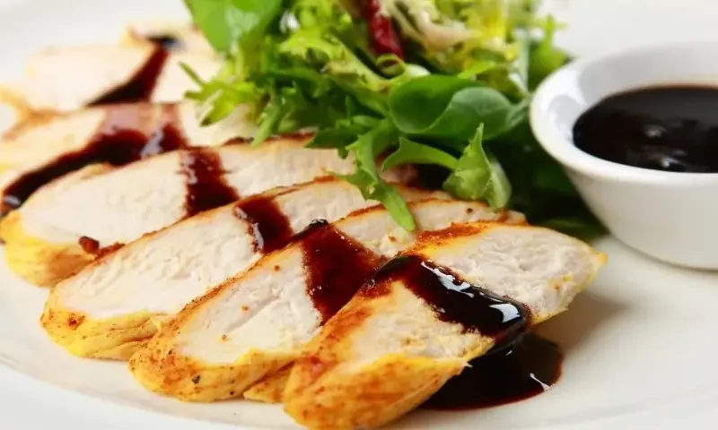 Jak zrobić sos balsamiczny do sałatek w 5 minut – prosty przepis