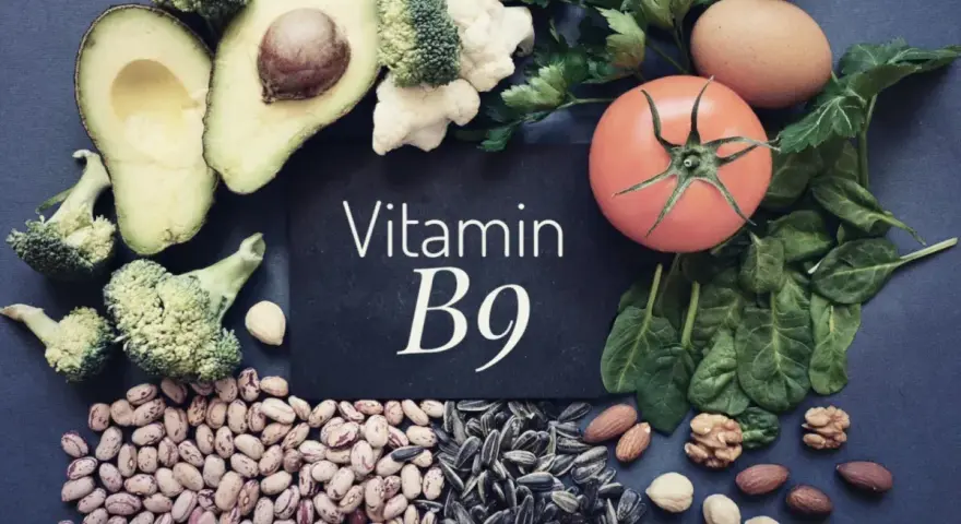 Frukt, grönsaker och nötter som är rika på folsyra vitamin B9.