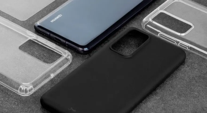 Czarny, matowy pokrowiec gumowy i dwa przezroczyste etui na telefon Huawei.