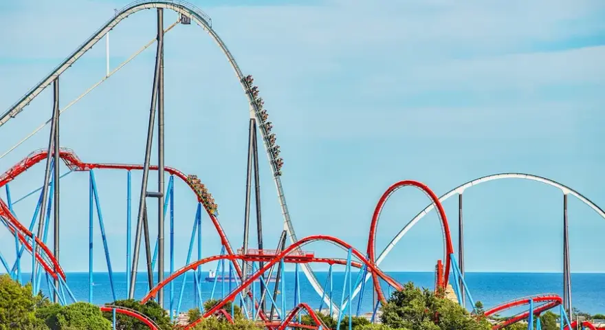 Atracciones en PortAventura: emociones y diversión para todos los gustos